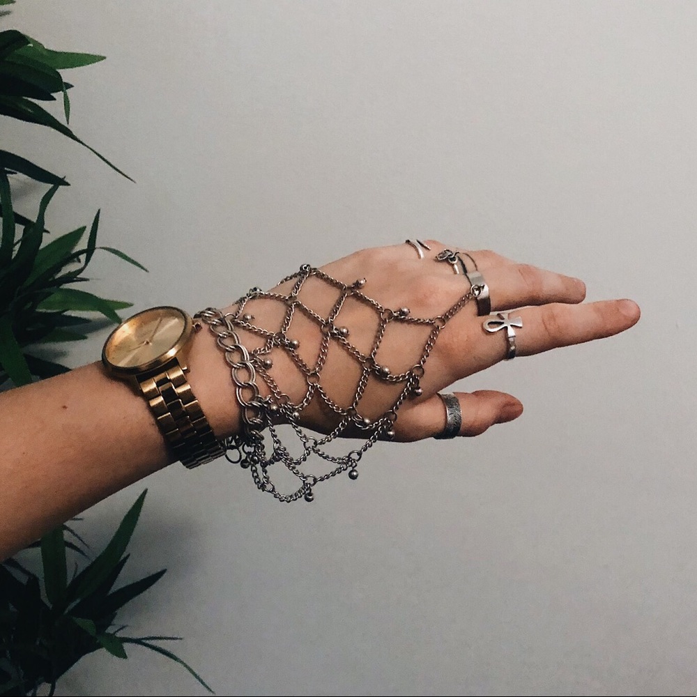 SOLD 🌹Silver Hand Chain🌹